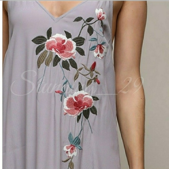 πGRAY LAVENDER FLORAL EMBROIDER FRINGE DRESS - Picture 2 of 5